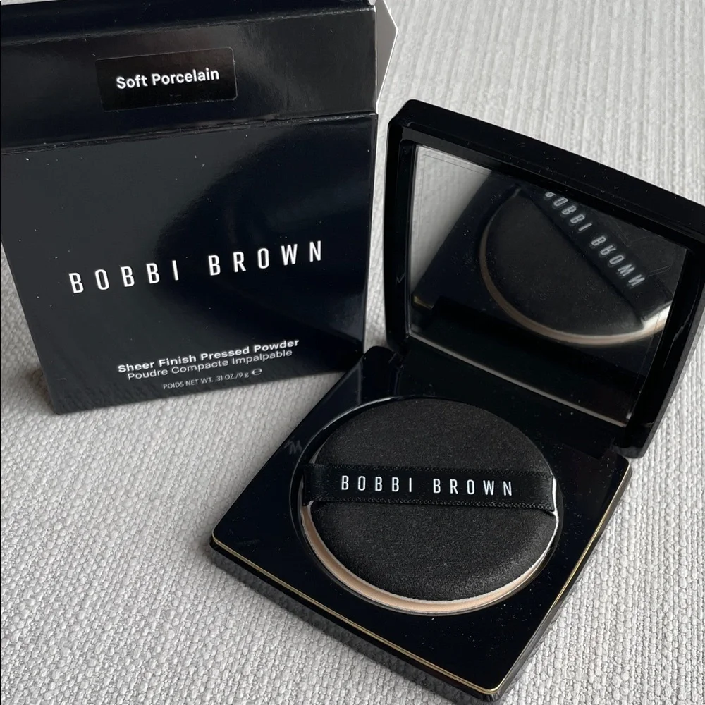 Bobbi Brown Sheer Finish Powder - soft porcelain